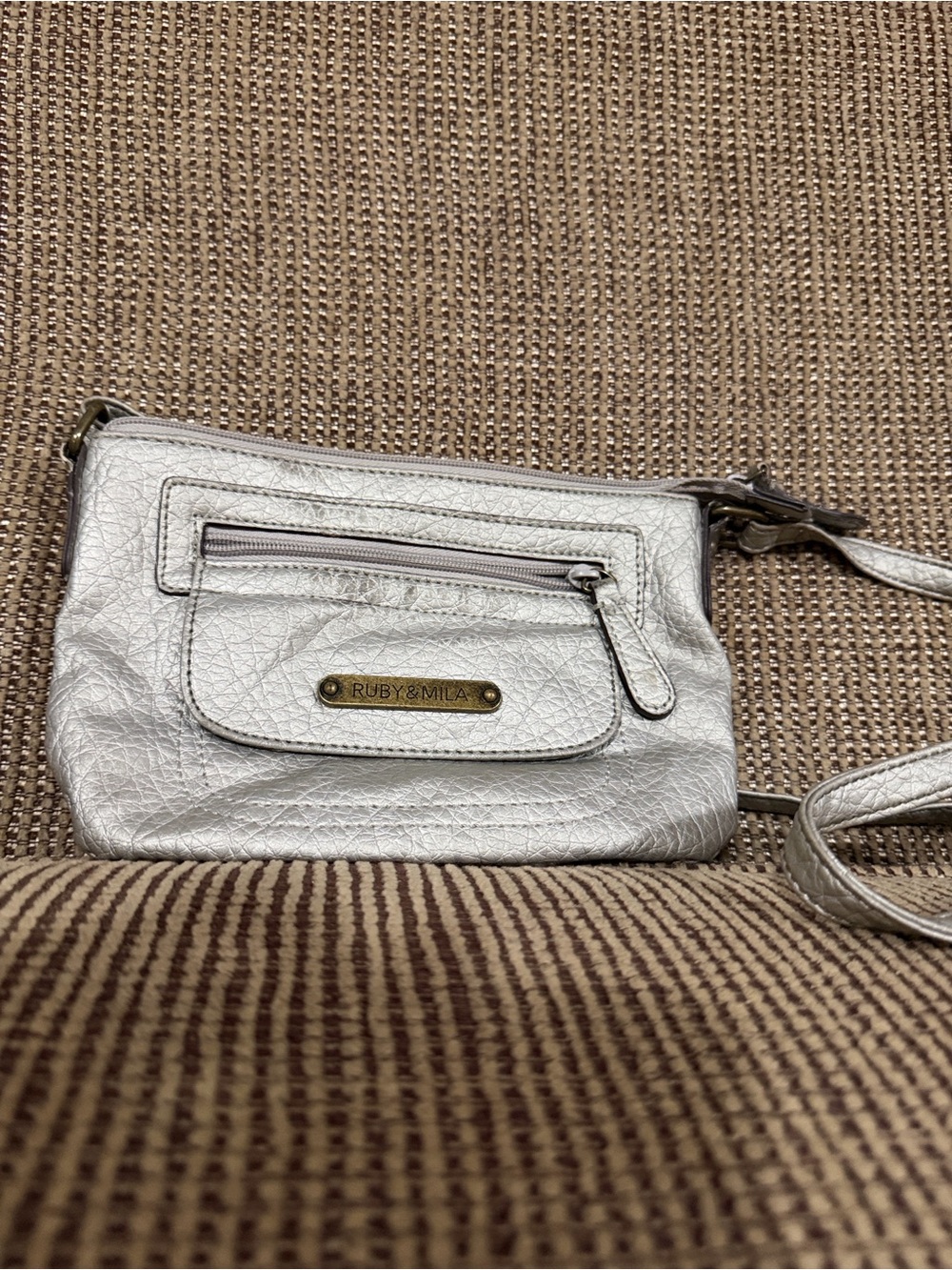 Ruby & Mila Silver Leather Crossbody Bag
